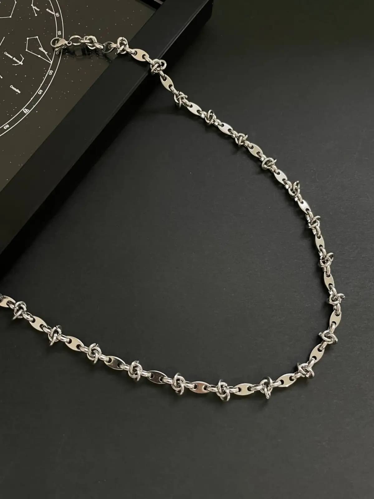 گردنبند طرح سیم خاردار استیل سیلور