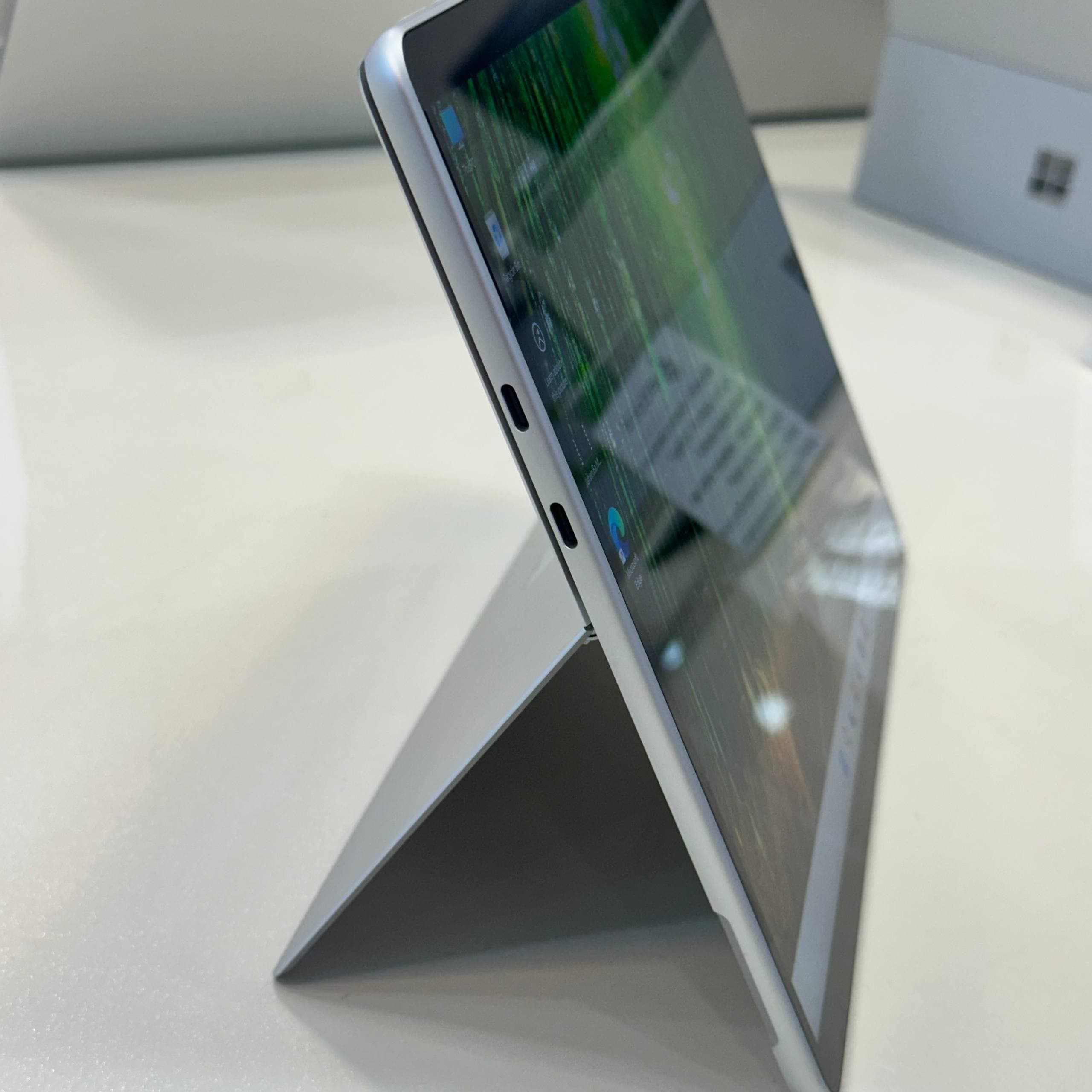 سرفیس پرو 8_Surface Pro 8 / core i5 – 1145G7 / Ram 16GB DDR4 / SSD 256GB / VGA intel / 13 inch 2K 120hz touch — تصویر ۵
