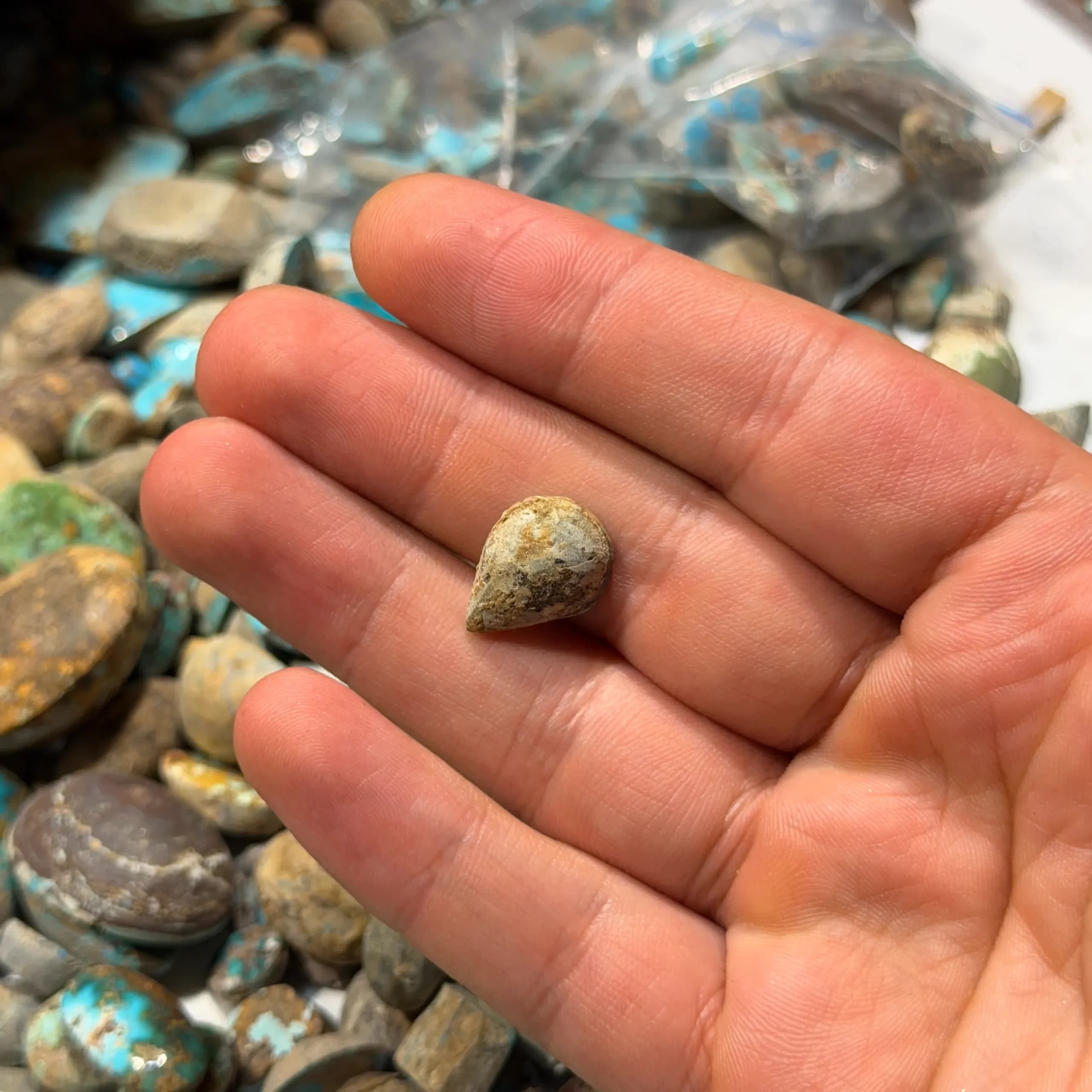 سنگ فیروزه تراش اشکی کد2512 — تصویر ۲