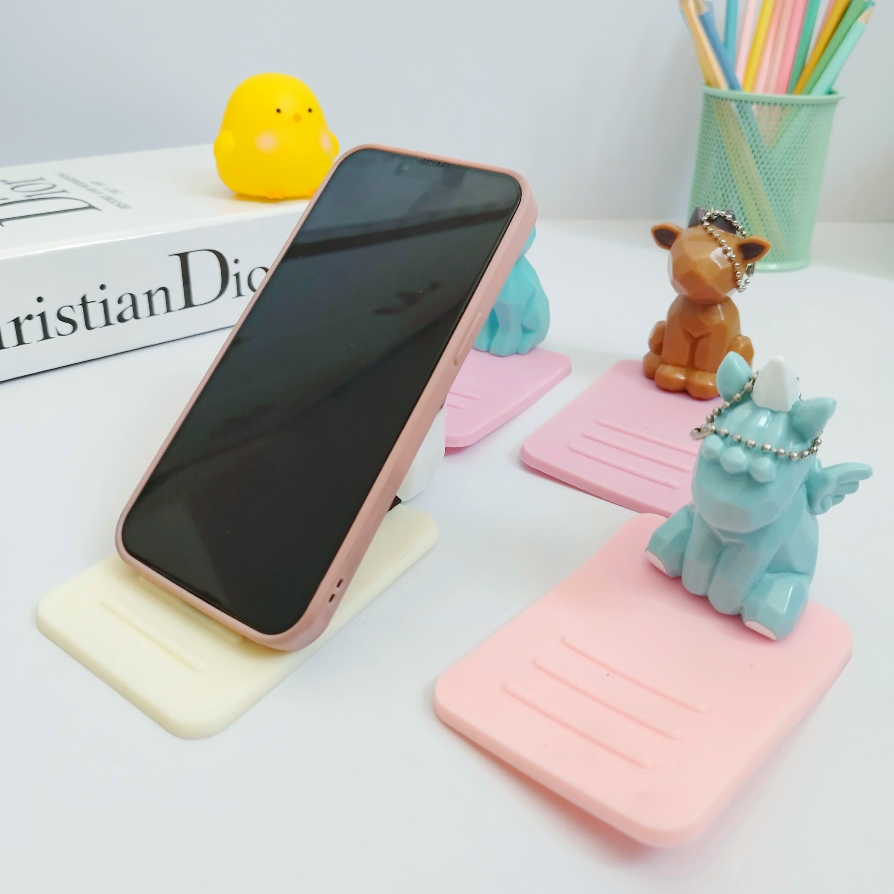 استند موبایل سلیکونی — تصویر ۵