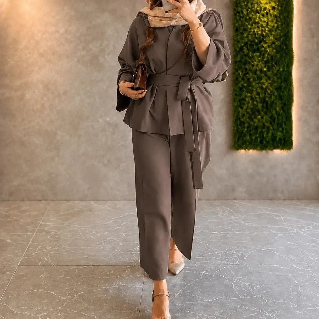 کت شلوار زنانه جنس مازراتی دوخت مزونی رنگ بندی متنوع — تصویر ۳