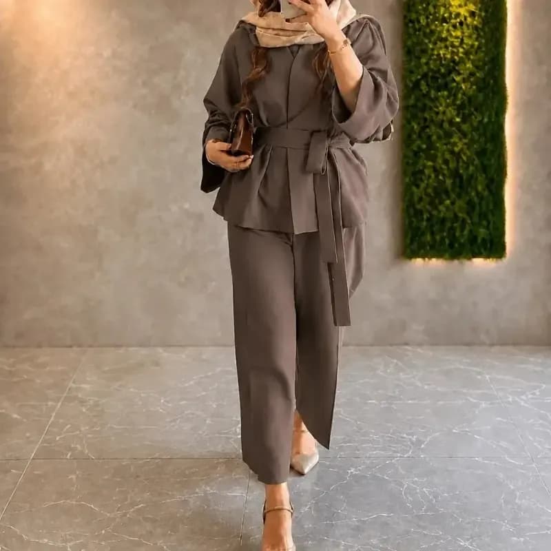 کت شلوار زنانه جنس مازراتی دوخت مزونی رنگ بندی متنوع — تصویر ۱۱