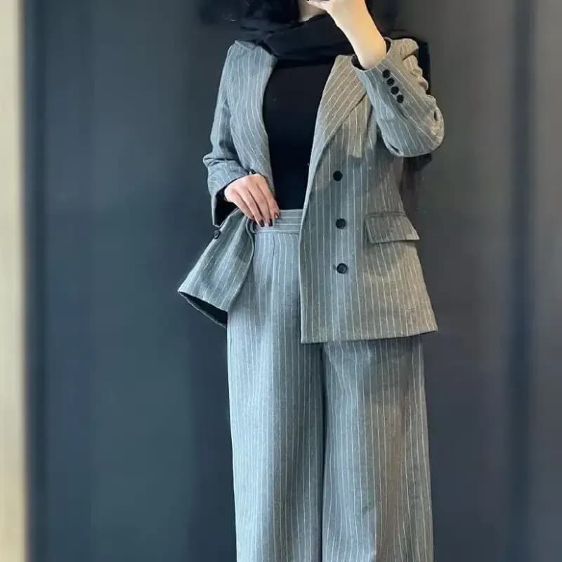 کت شلوار زنانه مدل آرون جنس دیپلمات پرشیا رنگ بندی متنوع سایز 1 و 2 — تصویر ۸