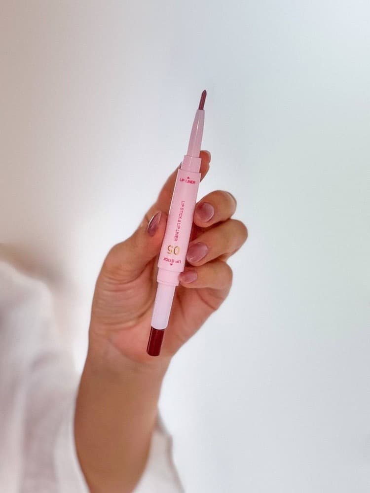رژلب و خط لب دو طرفه اولیبولا