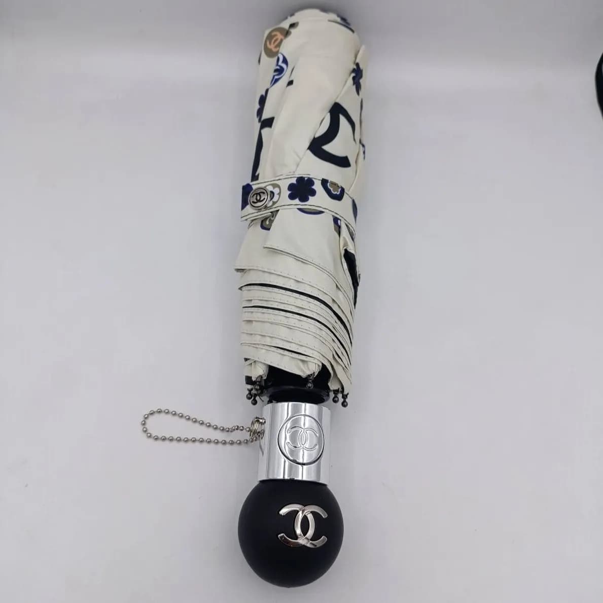 چتر اتوماتیک برند چنل CHANEL ضد باد با پارچه نانو و جعبه کادویی رنگ کرم نخودی — تصویر ۵