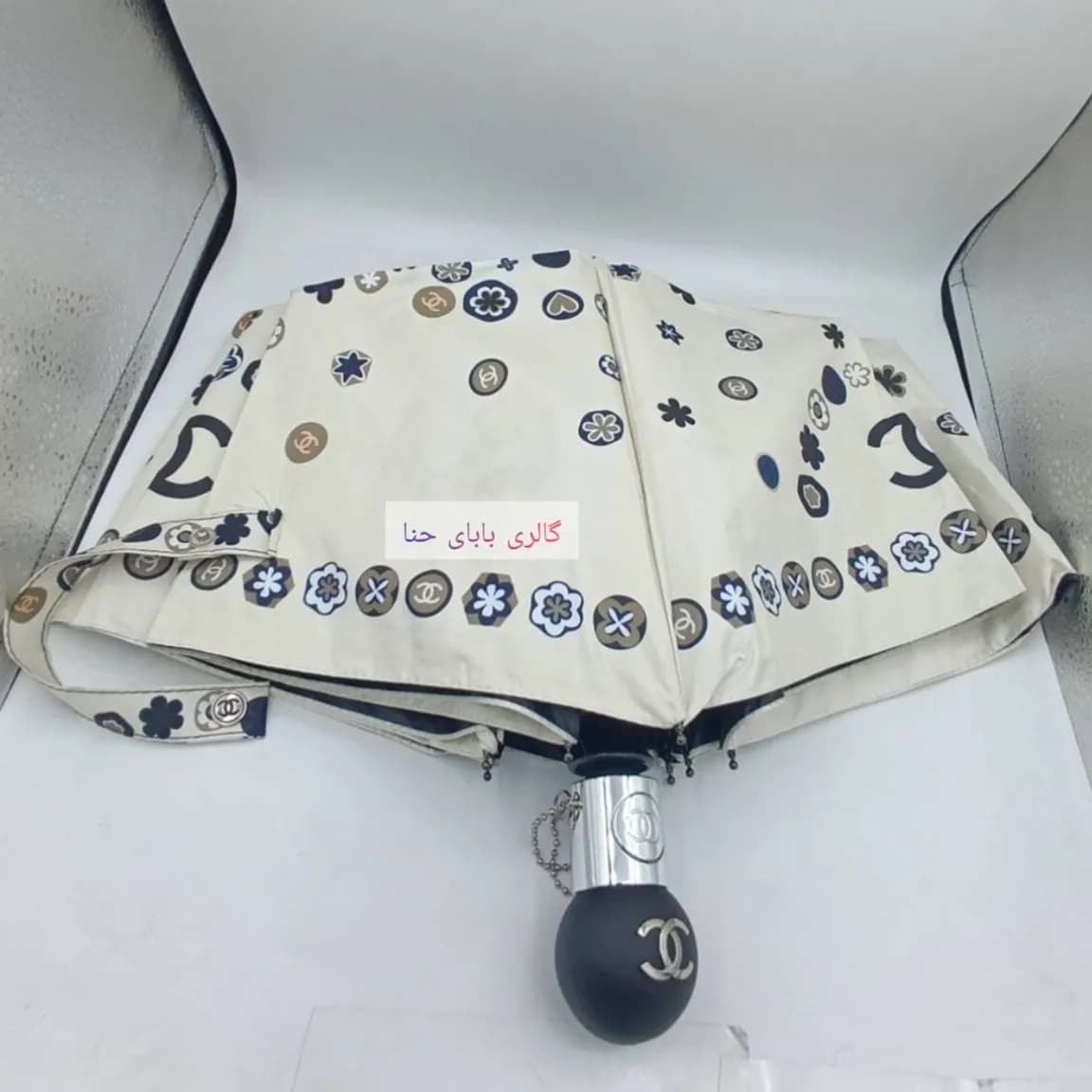 چتر اتوماتیک برند چنل CHANEL ضد باد با پارچه نانو و جعبه کادویی رنگ کرم نخودی — تصویر ۷