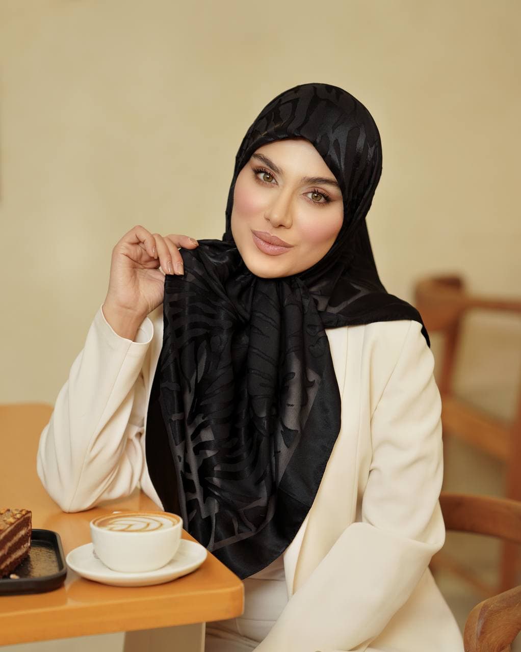 روسری ابریشم دووره ۰۲۰۹۲ — تصویر ۲