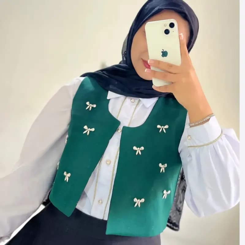 جلیقه جواهر دوزی سبز درباری کرپ بی ام و سایز 38 تا 44 مناسب مهمانی دُرّکالکشن — تصویر ۴