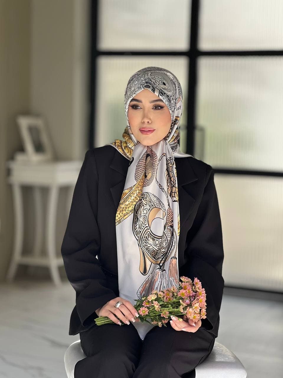 روسری ساتن ابریشم ۰۱۹۳۵ — تصویر ۳