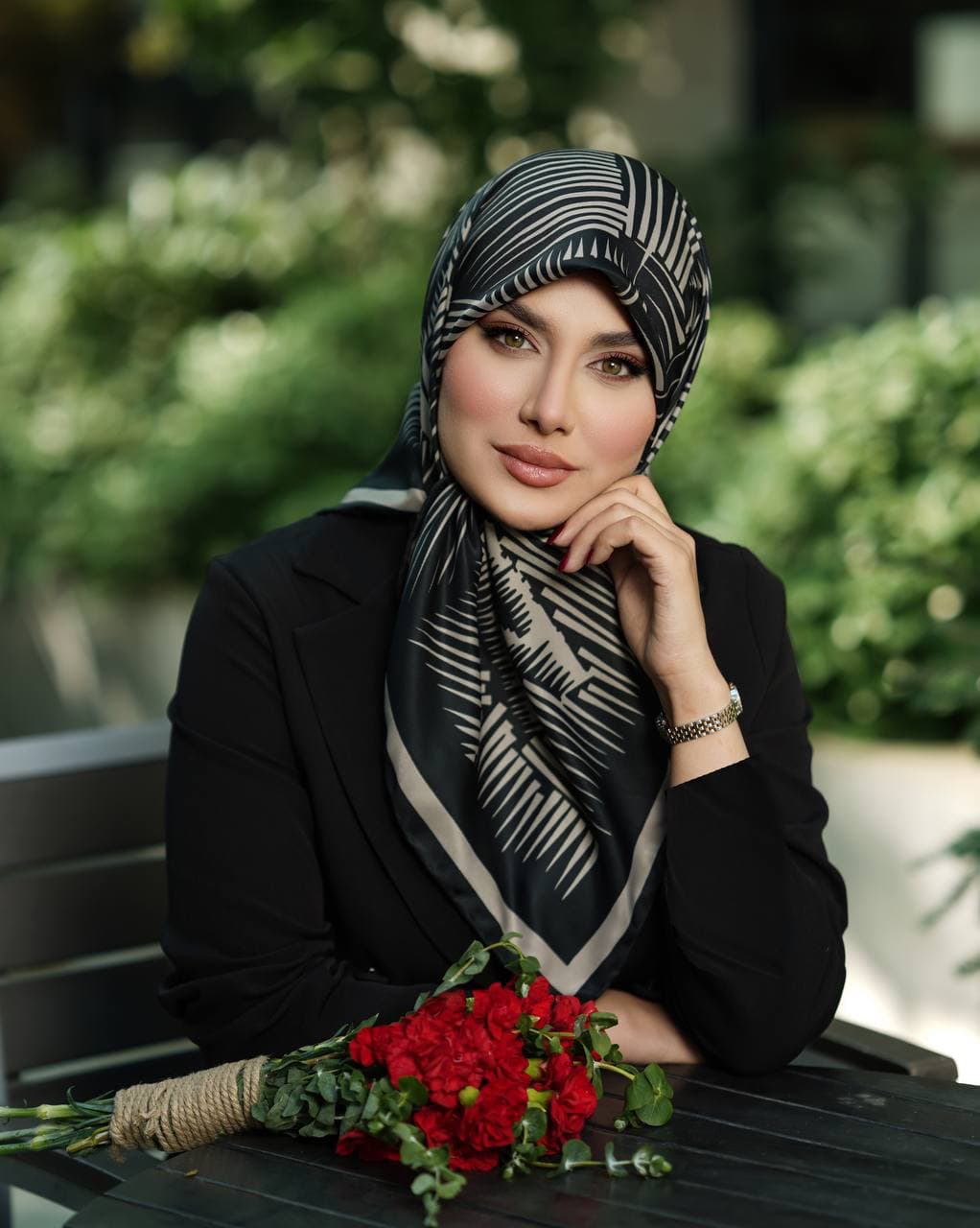 روسری ابریشم توییل ۰۱۸۴۱ — تصویر ۴