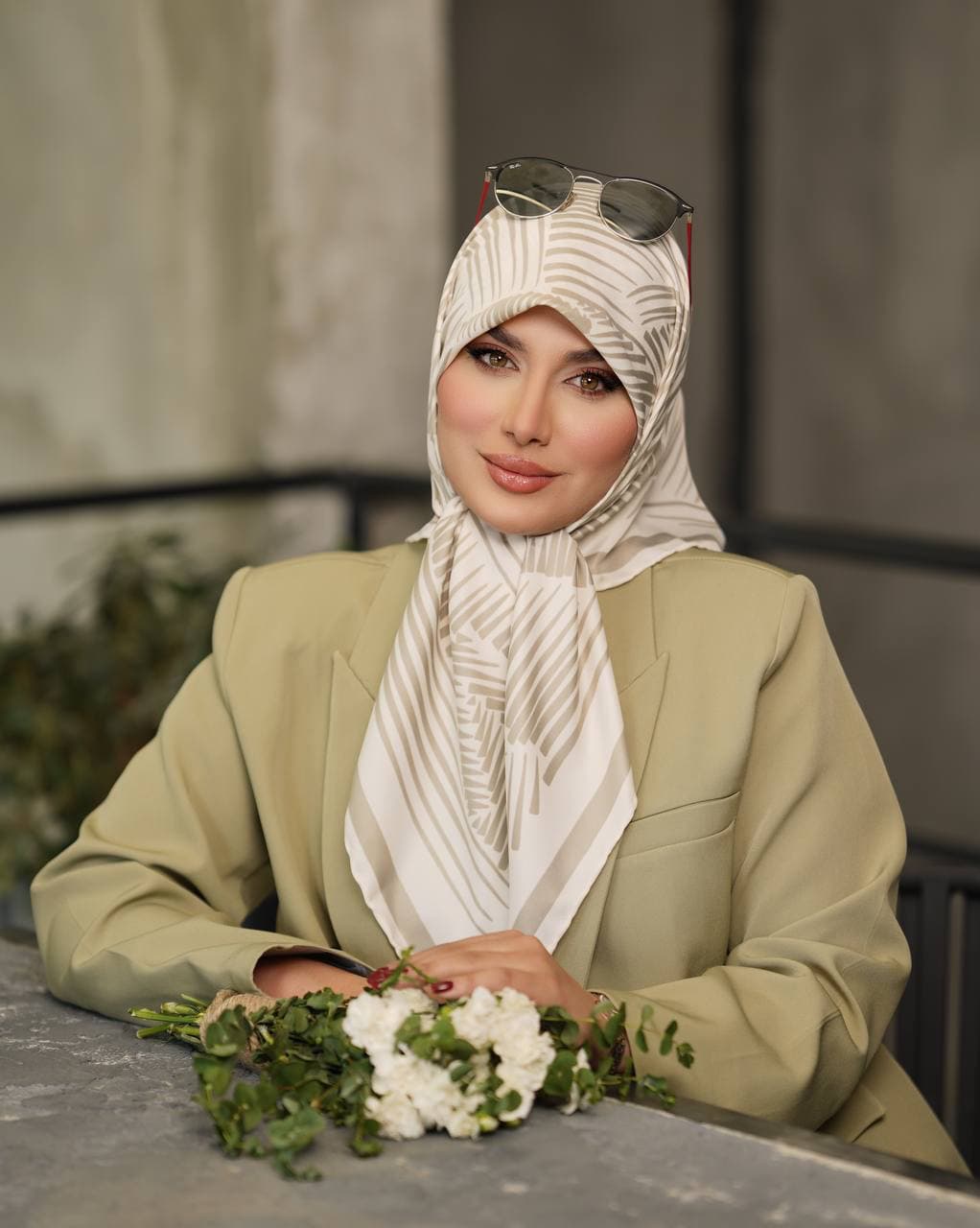روسری ابریشم توییل ۰۱۸۴۱ — تصویر ۲