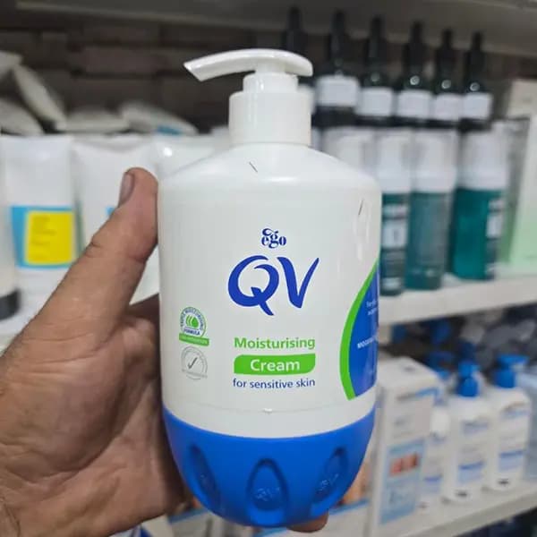 کرم مرطوب کننده و آبرسان کیو وی — تصویر ۳