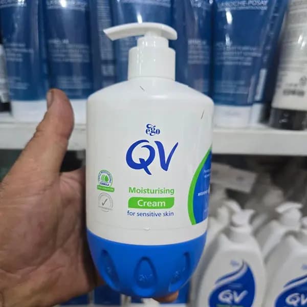 کرم مرطوب کننده و آبرسان کیو وی — تصویر ۹