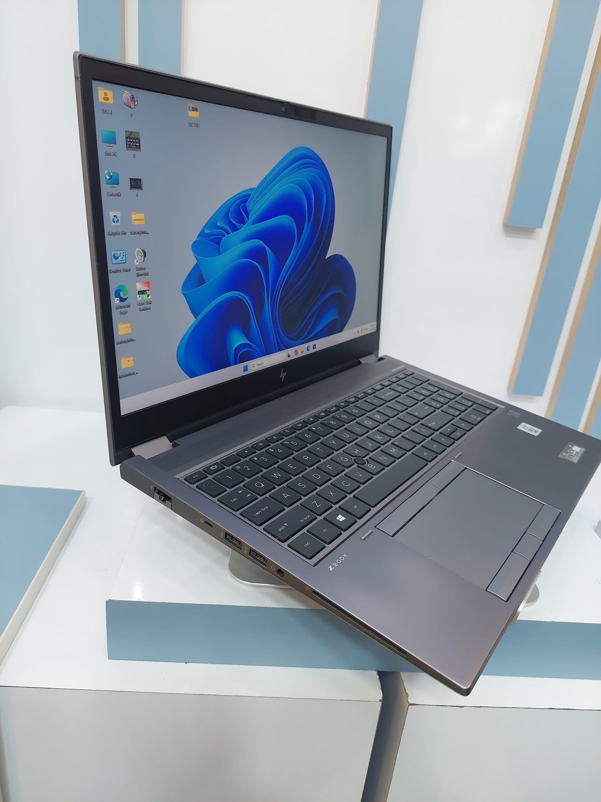 لپ تاپ HP ZBOOK FURY G7|corei7-10850H|16 GB|512 SSD|4 GB NVIDIA QUADRO T2000 |15.6 inch FHD — تصویر ۵