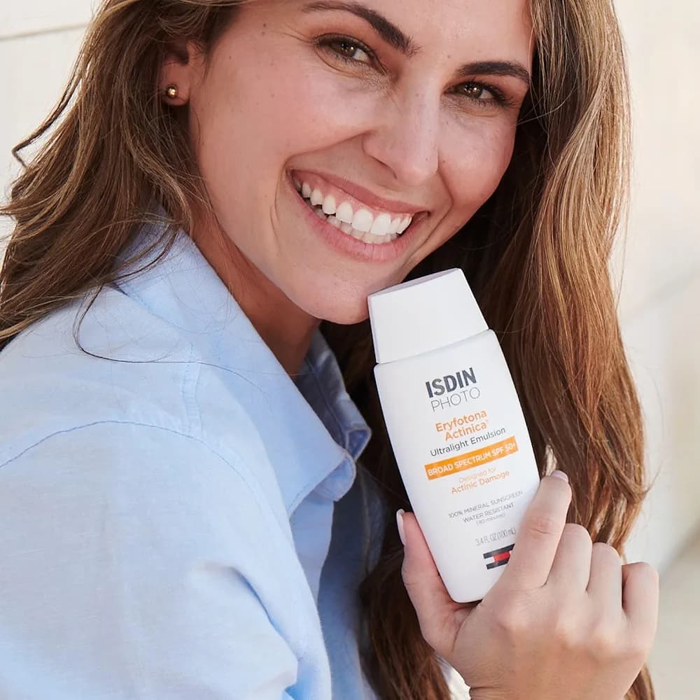 ضدآفتاب ترمیم کننده ایزدین مدل Zinc Oxide SPF 50 — تصویر ۳