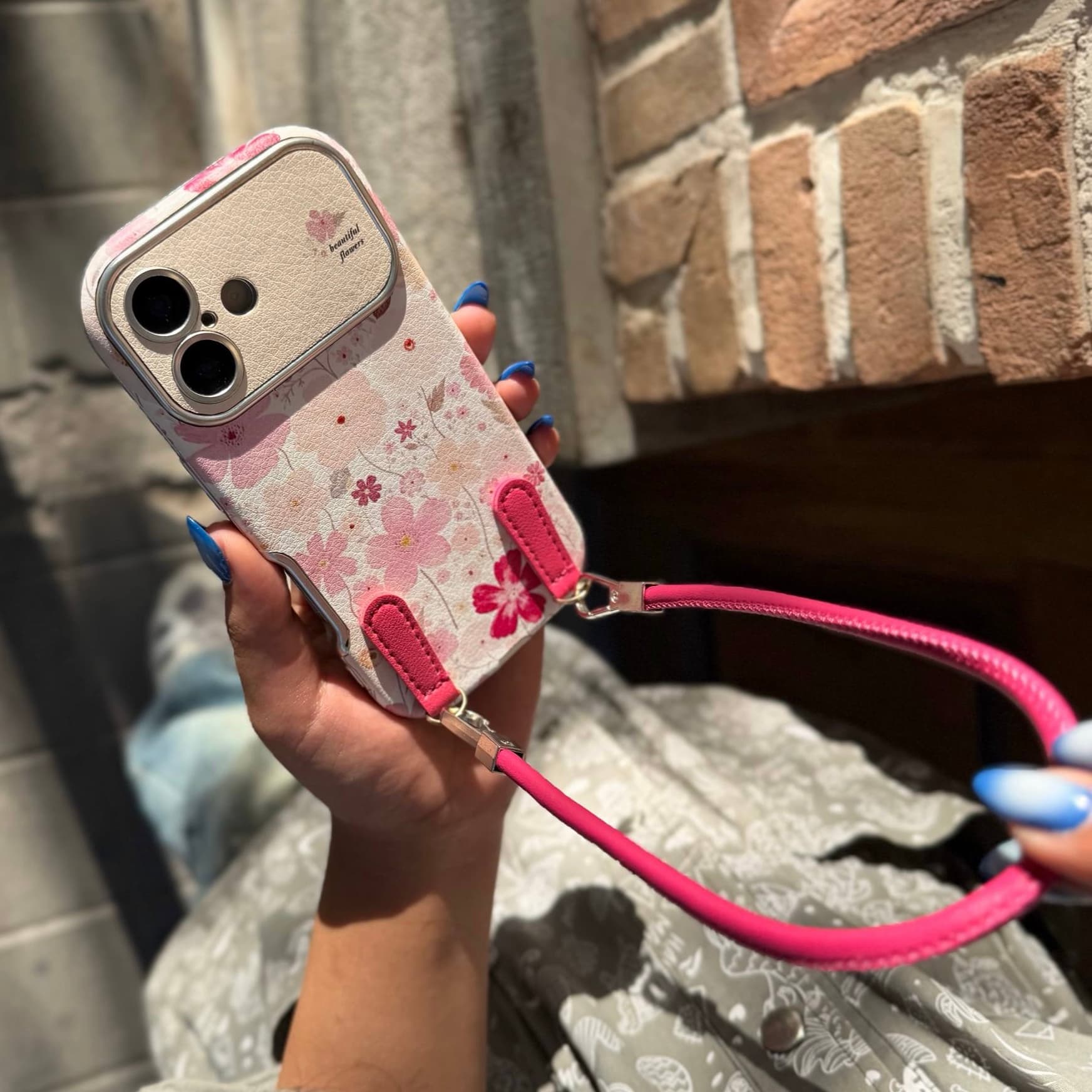 قاب گوشی گل‌دار صورتی بنددار Flora Pink C4896 — تصویر ۲