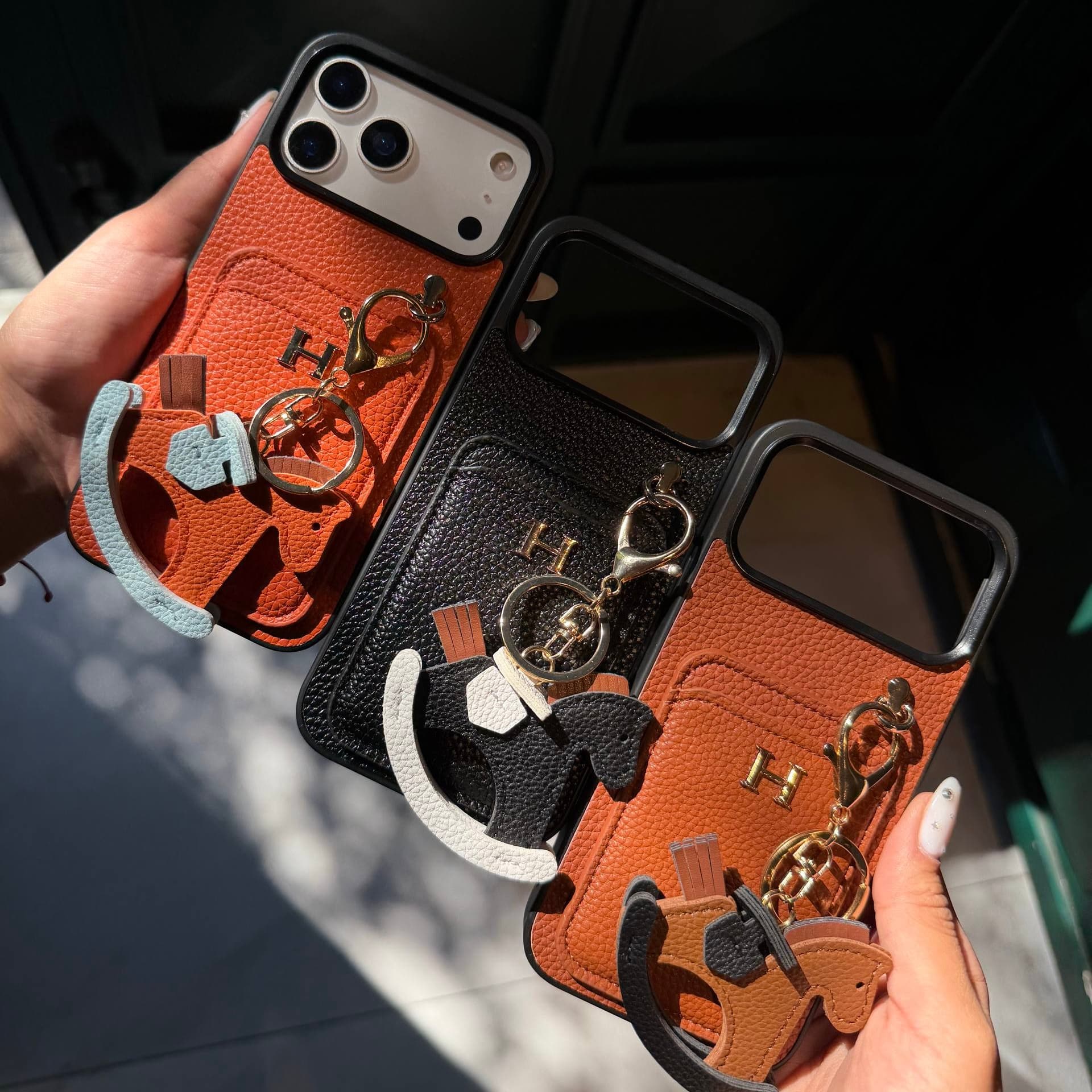 قاب گوشی هرمس اسب عروسکی Hermès Toy Horse C4877 — تصویر ۳