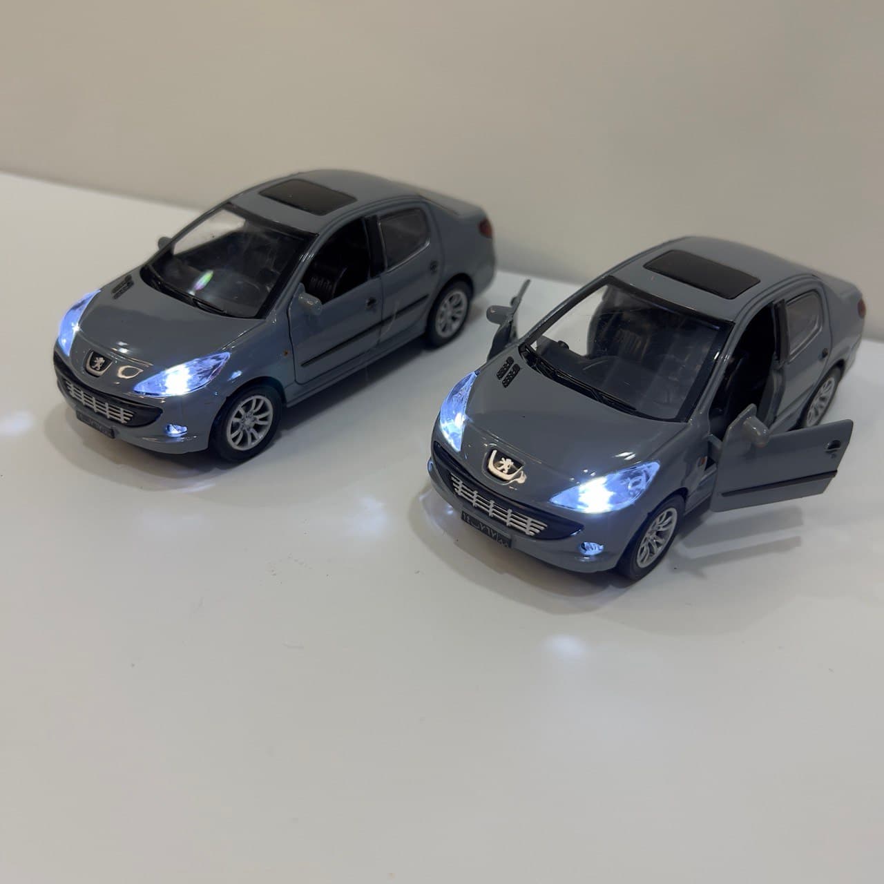 ماکت فلزی ماشین پژو 207 SD نقره‌ای