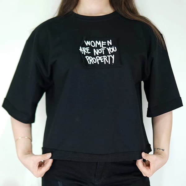 تیشرت باکسی WOMEN ARE NOT YOUR PROPERTY کد 569 — تصویر ۲
