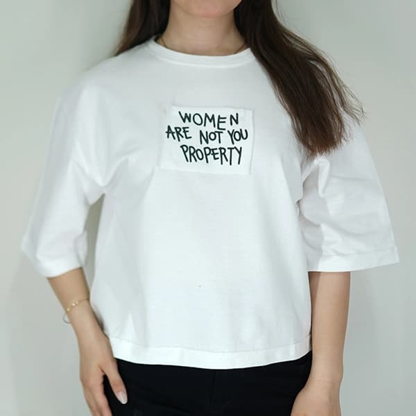 تیشرت باکسی WOMEN ARE NOT YOUR PROPERTY کد 569 — تصویر ۵
