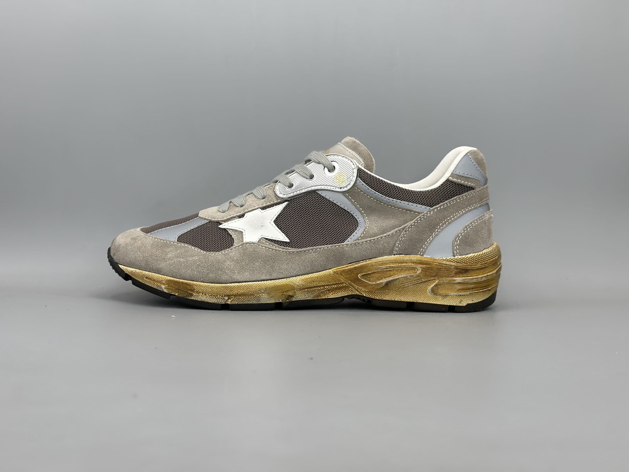 کتانی گلدن گوس دد استار جير خاکی طلایی/ Golden goose Dad Star — تصویر ۲