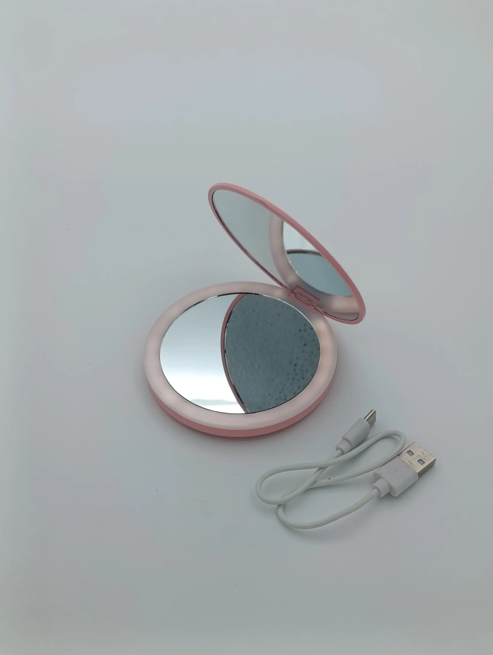 آینه آرایشی جیبی ال ای دی دار مدل دو طرفه تاشو قابل شارژ رنگ صورتی (همراه با کابل USB)