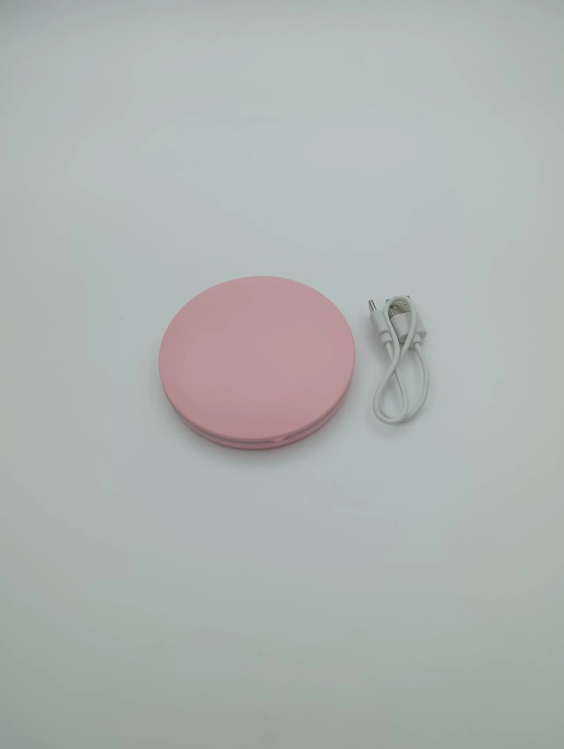 آینه آرایشی جیبی ال ای دی دار مدل دو طرفه تاشو قابل شارژ رنگ صورتی (همراه با کابل USB) — تصویر ۲