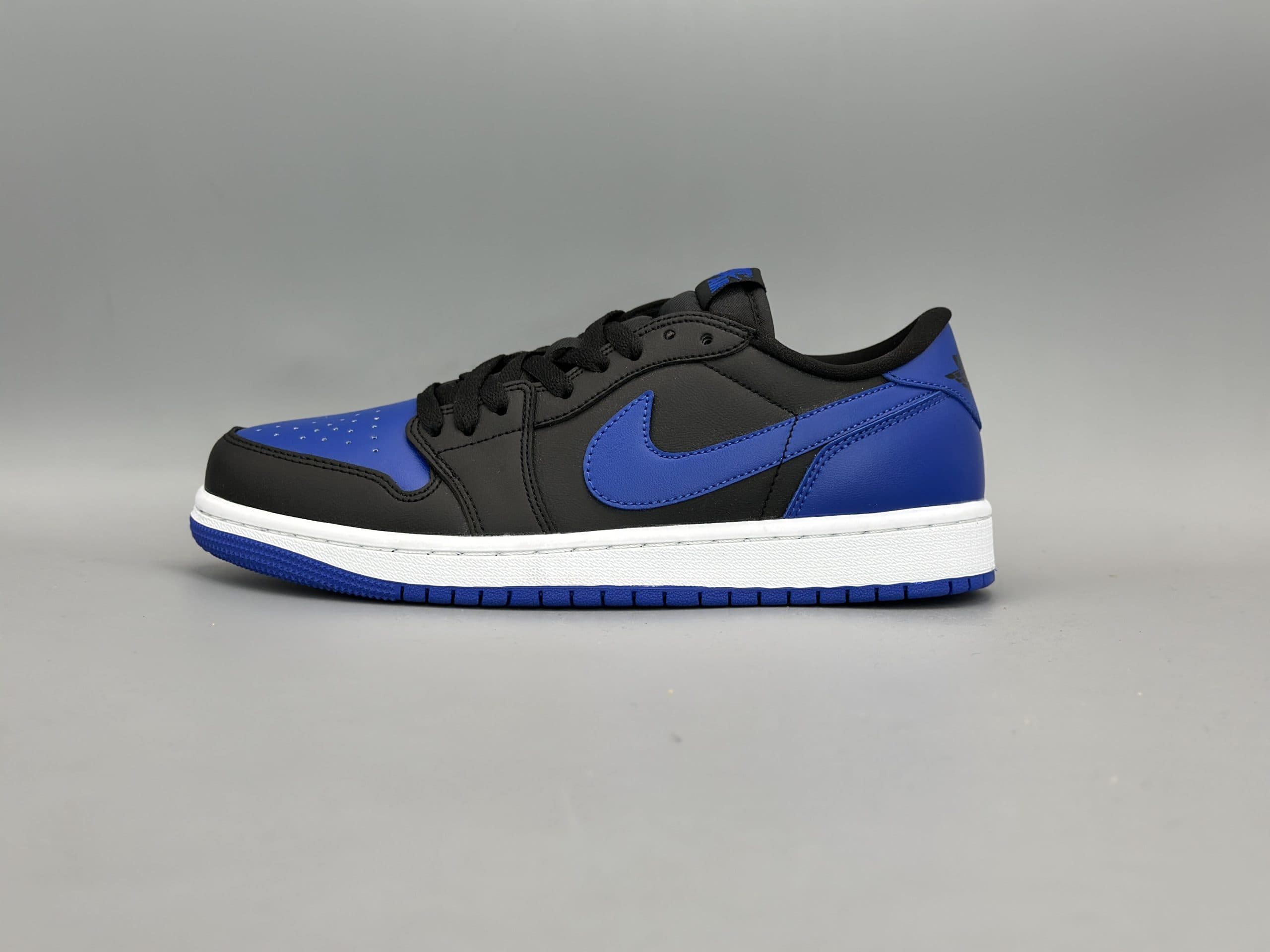 کتانی نایکی جردن1لو بلک رویال/Nike Air Jordan 1 low