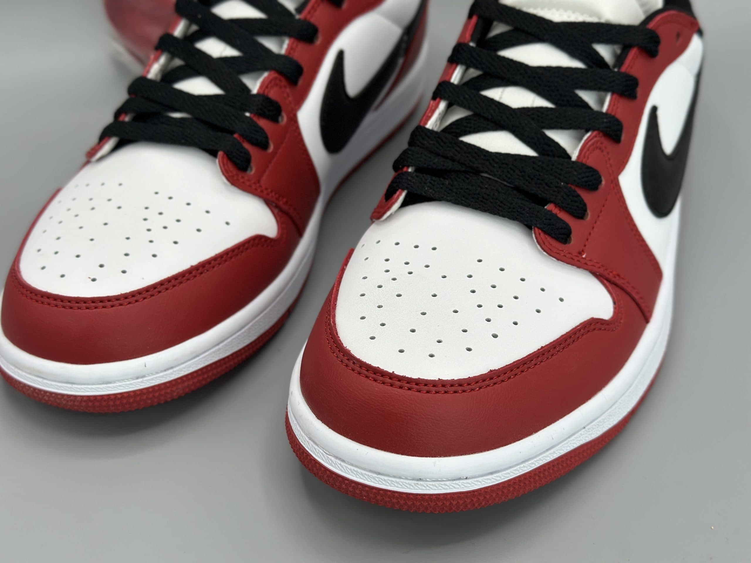 کتانی نایکی جردن1لو شیکاگو/Nike Air Jordan1 low Chicago — تصویر ۷