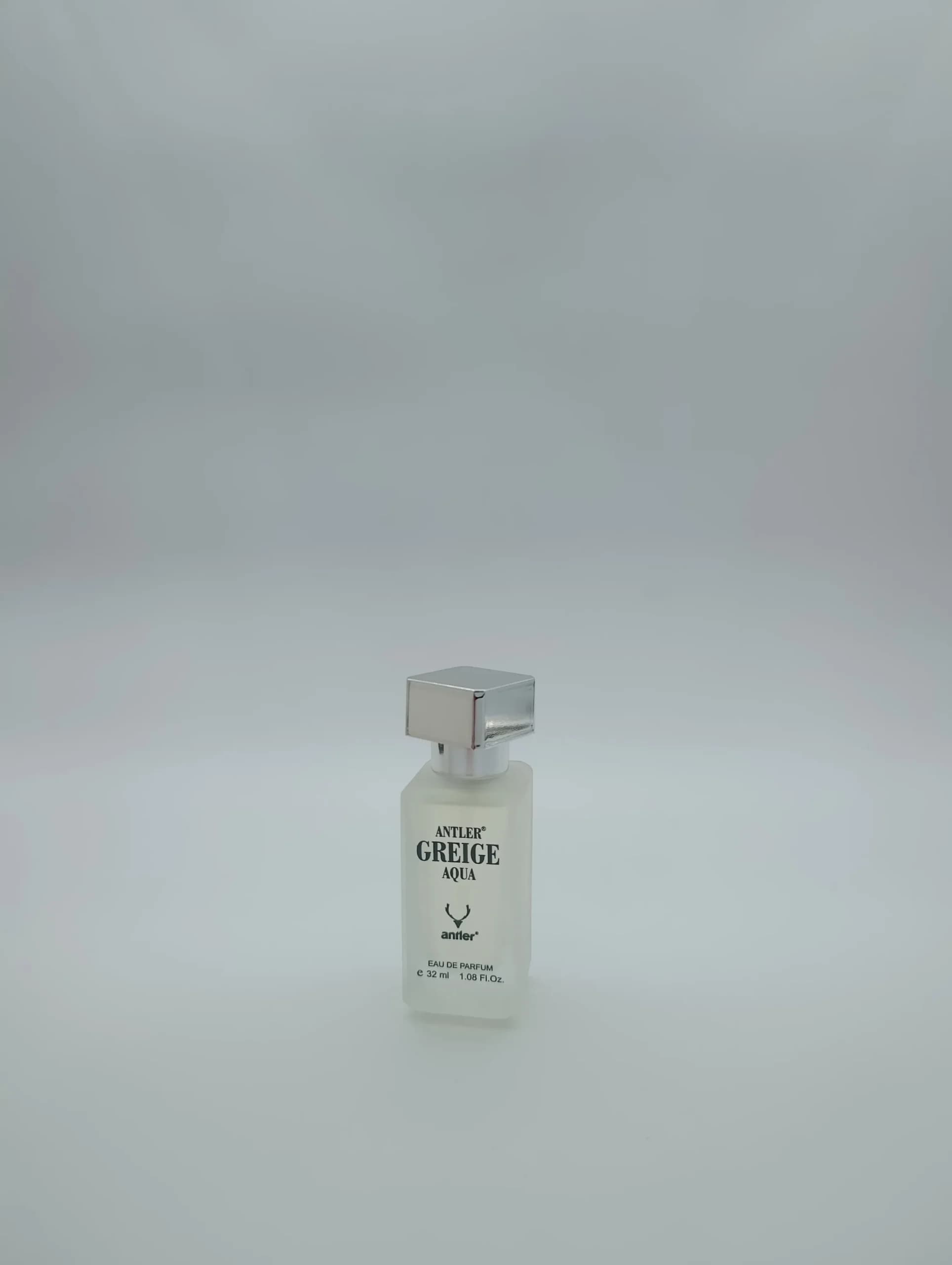 ادو پرفیوم جیبی مردانه انتلر Antler مدل گریج آکوا Greige Aqua حجم ۳۲ میل | خنک و تلخ آبزی دریایی (جورجیو آرمانی آکوا دی جیو) — تصویر ۲