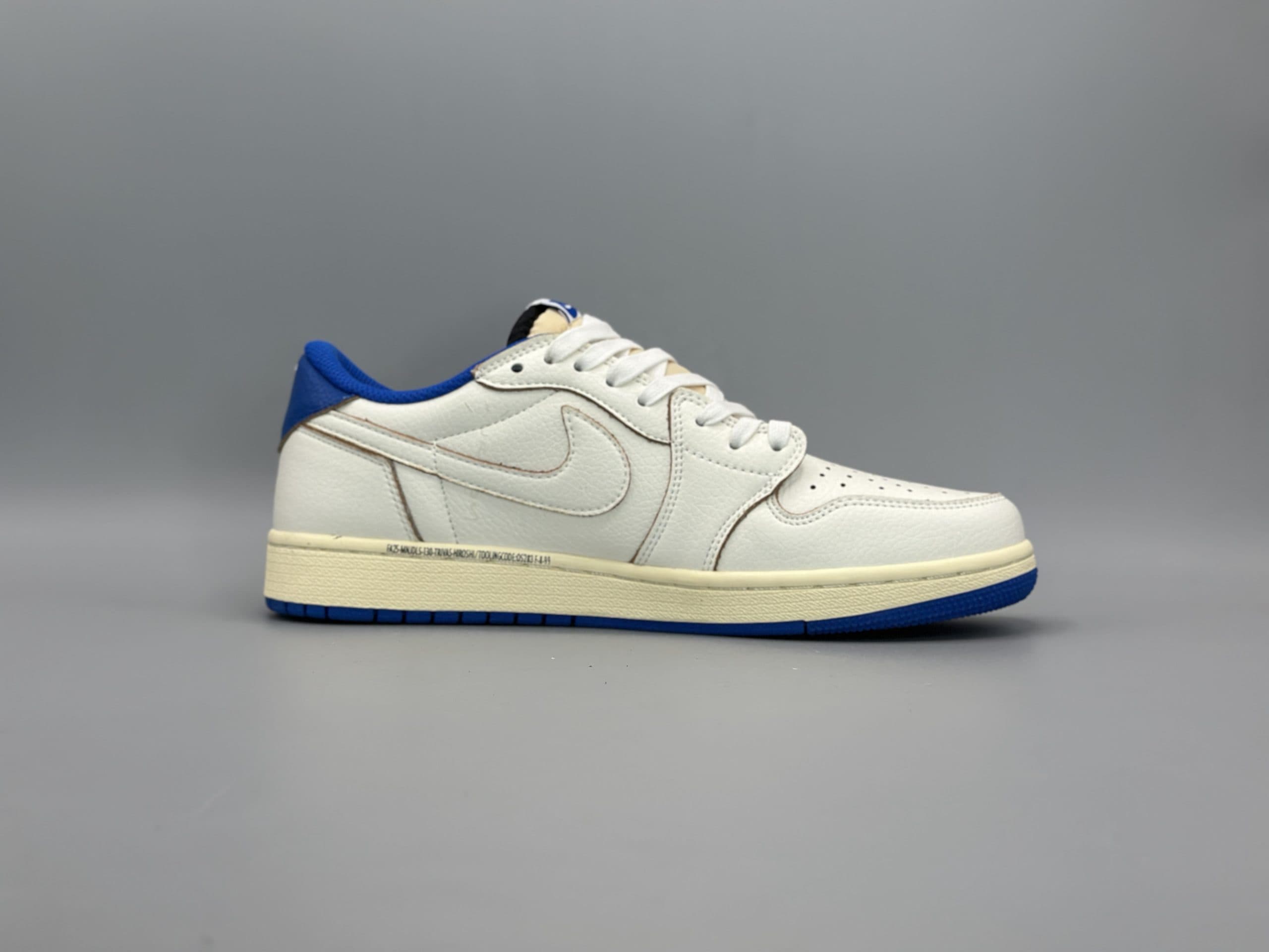 کتانی نایکی جردن1لو تراویس فرگمنت سفید مشکی آبی/Nike Air Jordan1 low Travis — تصویر ۸