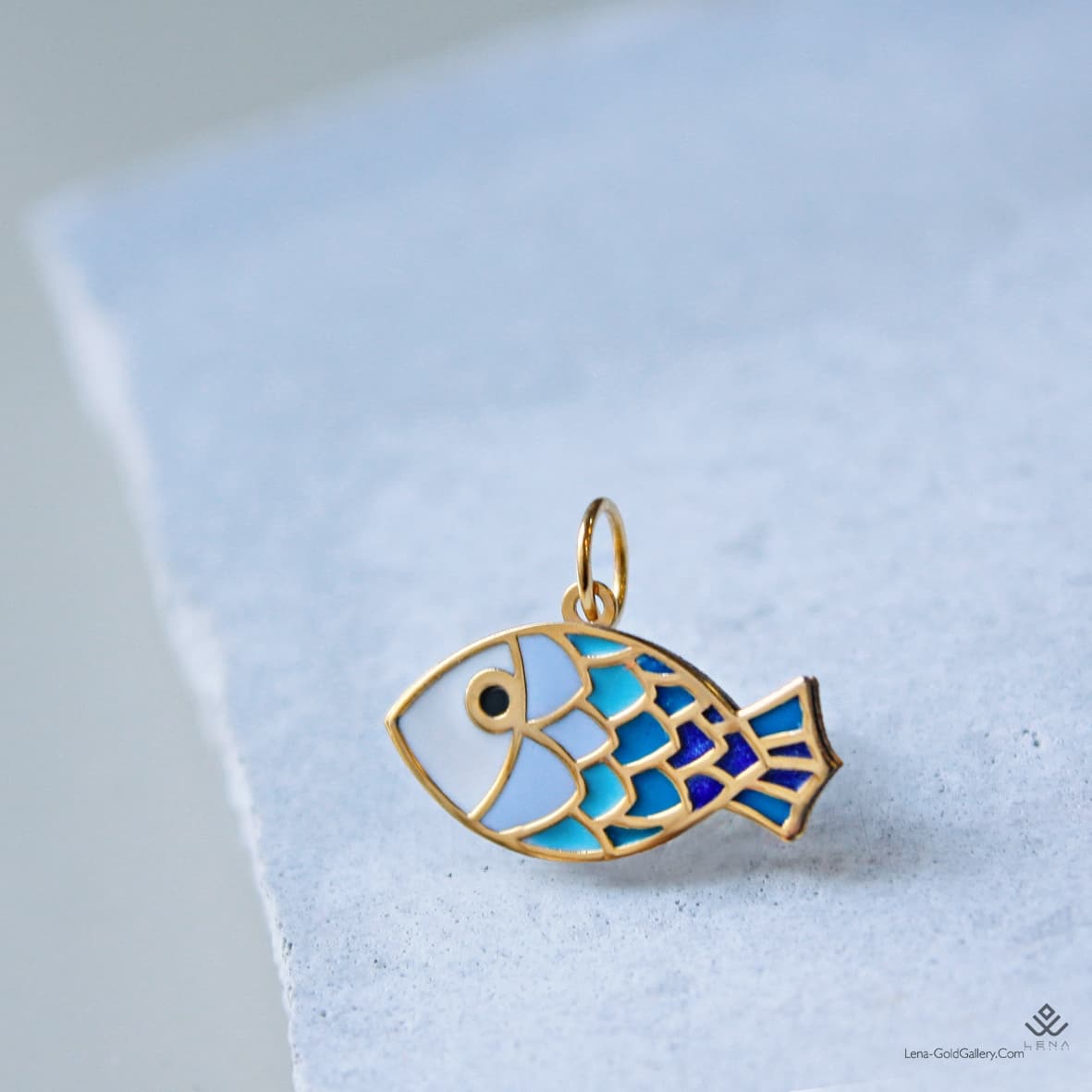 آویز طلا ماهی میناکاری