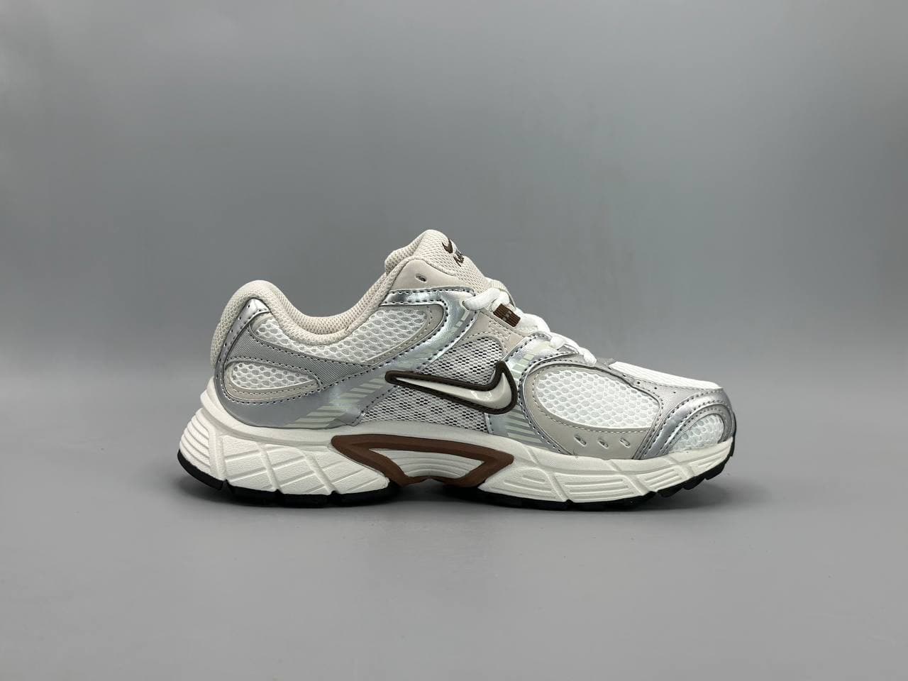 کتانی نایکی وی5 کی رانر موکا/Nike — تصویر ۳