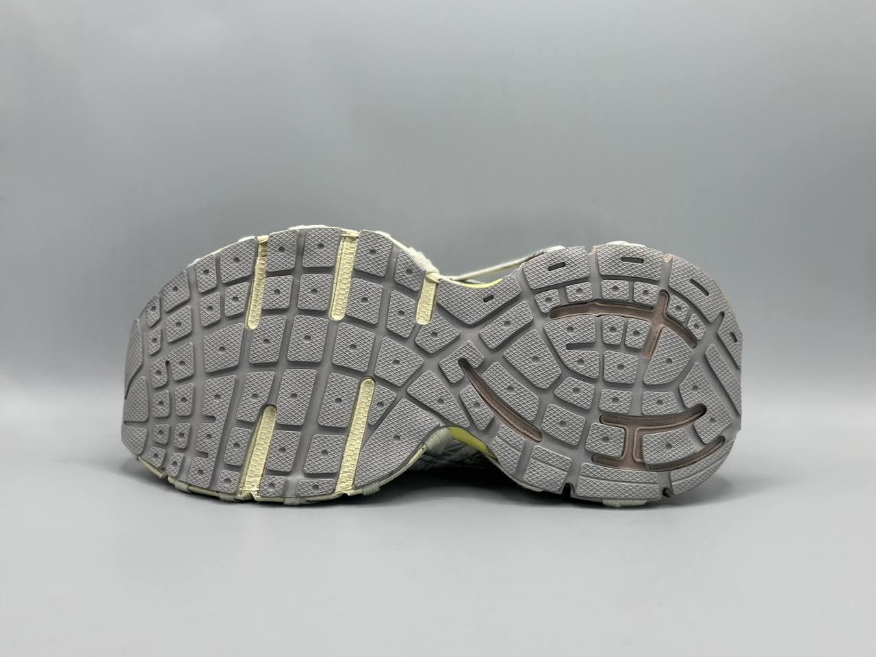 کتانی بالنسیاگا 3 ایکس بژ/Balenciaga — تصویر ۴