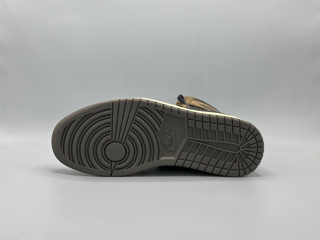 کتانی نایکی جردن1 اوجی موکا رپلیکا/Nike Air Jordab1 Travis — تصویر ۴