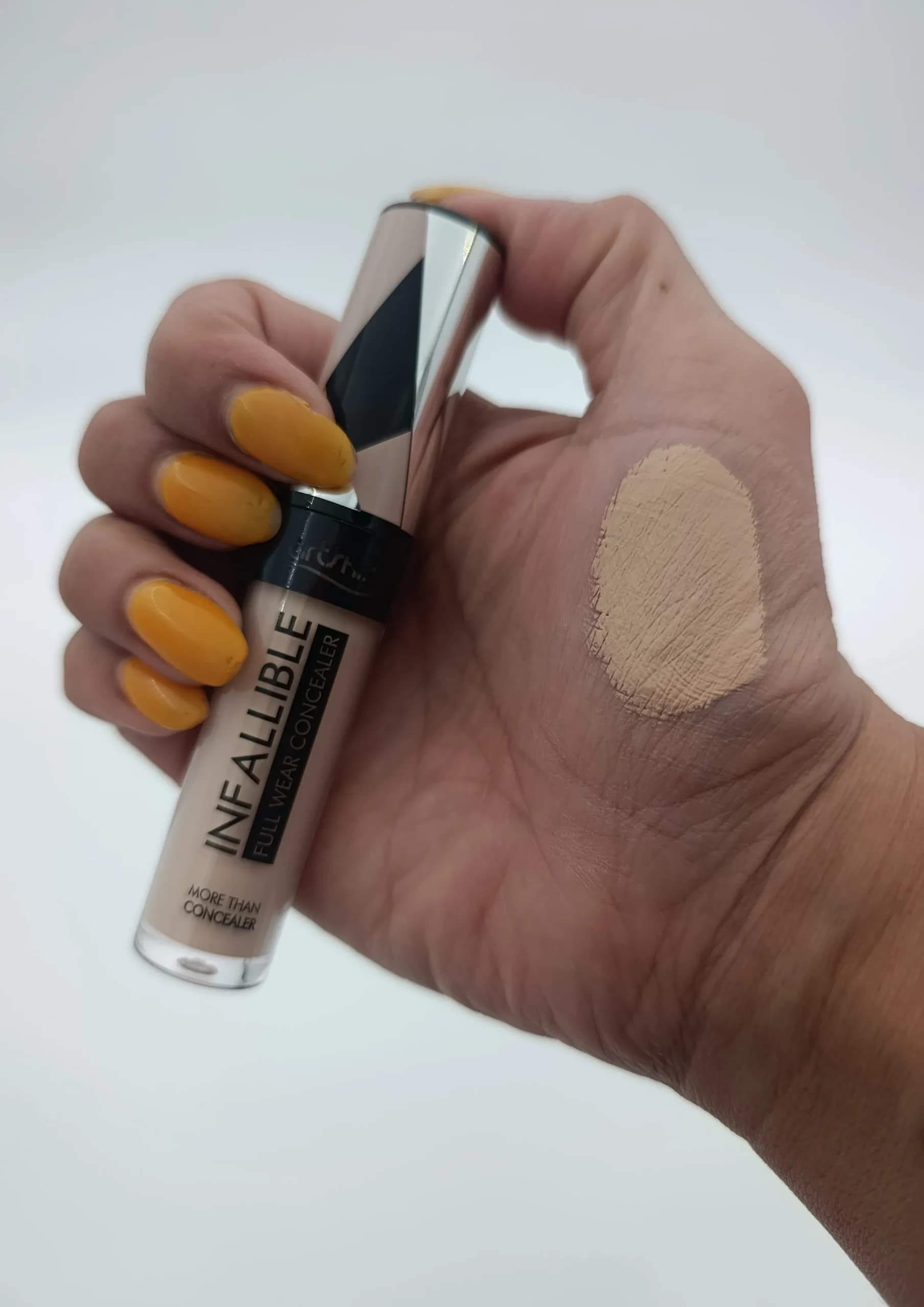 کانسیلر مایع آرت اسکین Artskin مدل اینفالیبل Infallible | پوشش‌دهی بالا و مات ضد چروک (اورجینال) — تصویر ۳
