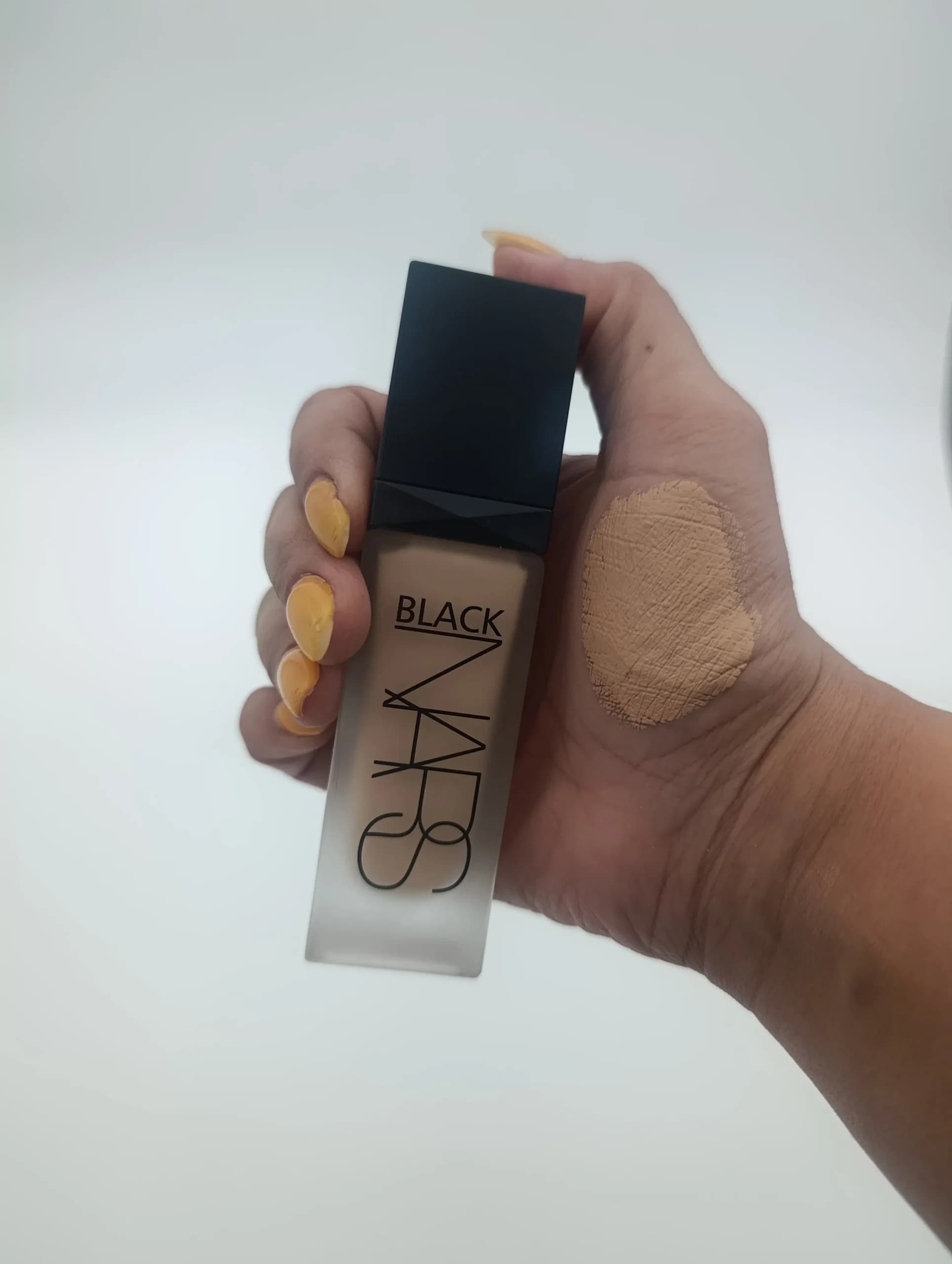 کرم پودر مایع بلک نارس Black NARS | فول کاور فاقد چربی و ضد تعریق (مستر کوالیتی) — تصویر ۴