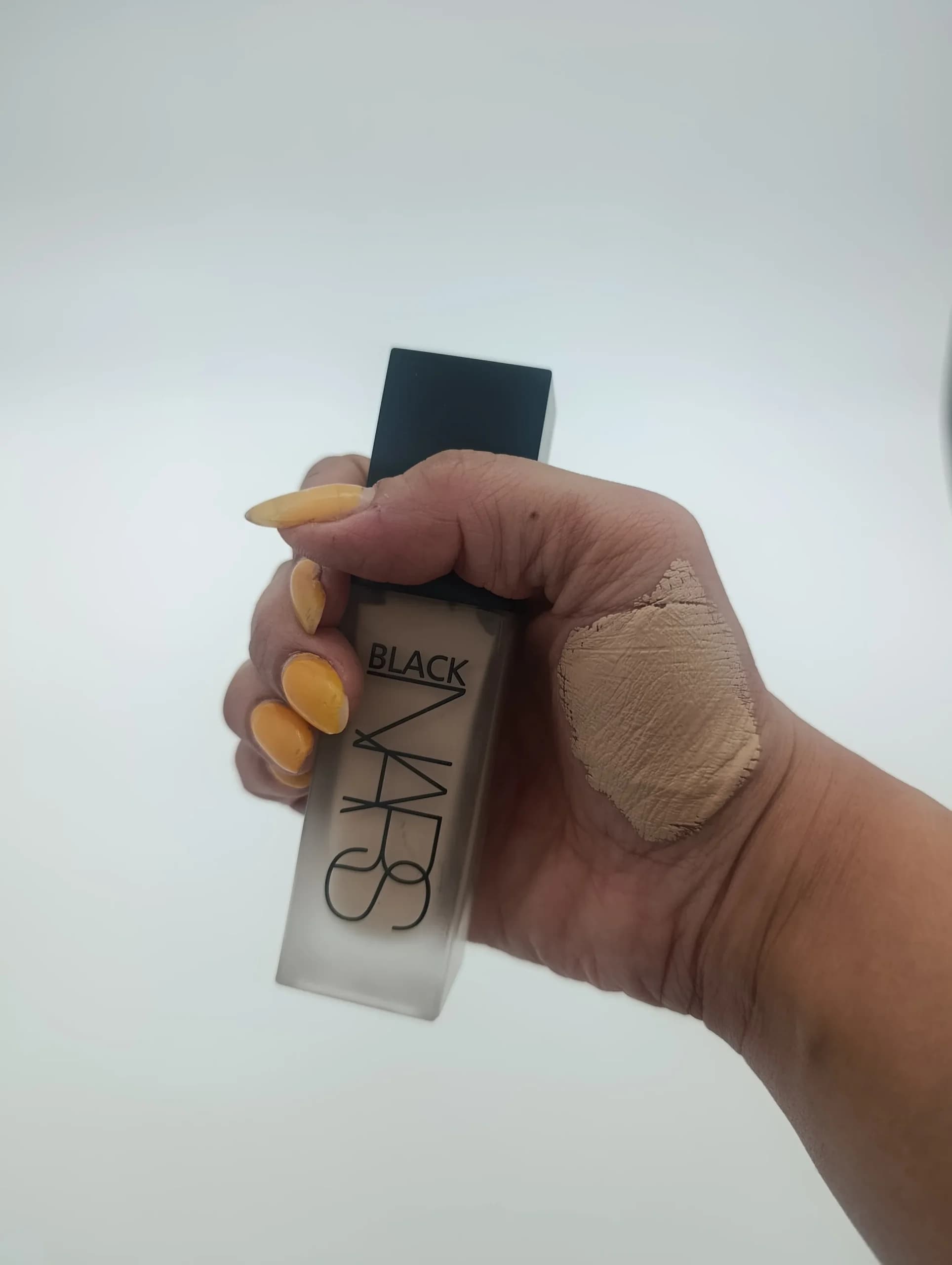 کرم پودر مایع بلک نارس Black NARS | فول کاور فاقد چربی و ضد تعریق (مستر کوالیتی) — تصویر ۲