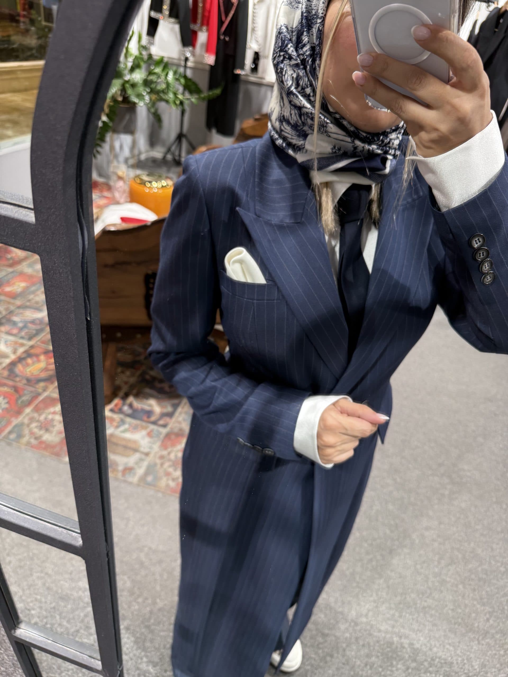 کت بلند دیپلمات — تصویر ۲