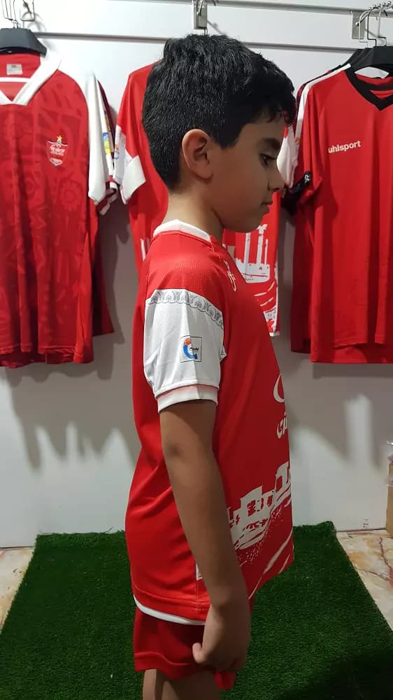 لباس بچه گانه پرسپولیس صبا باتری — تصویر ۵