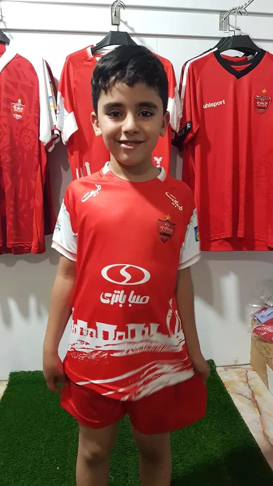 لباس بچه گانه پرسپولیس صبا باتری — تصویر ۶