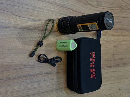 چراغ قوه فانوسی زومدار اسمال سان مدل ZY-T302 — تصویر ۴