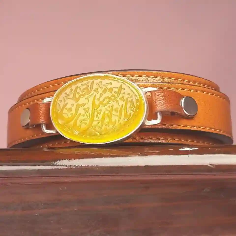 دستبند چرمی عقیق زرد خطی کد 2596 — تصویر ۳