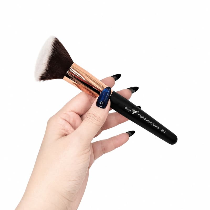 قلم میکاپ سرکج داروج مدل Angled Blush Brush 007 — تصویر ۳