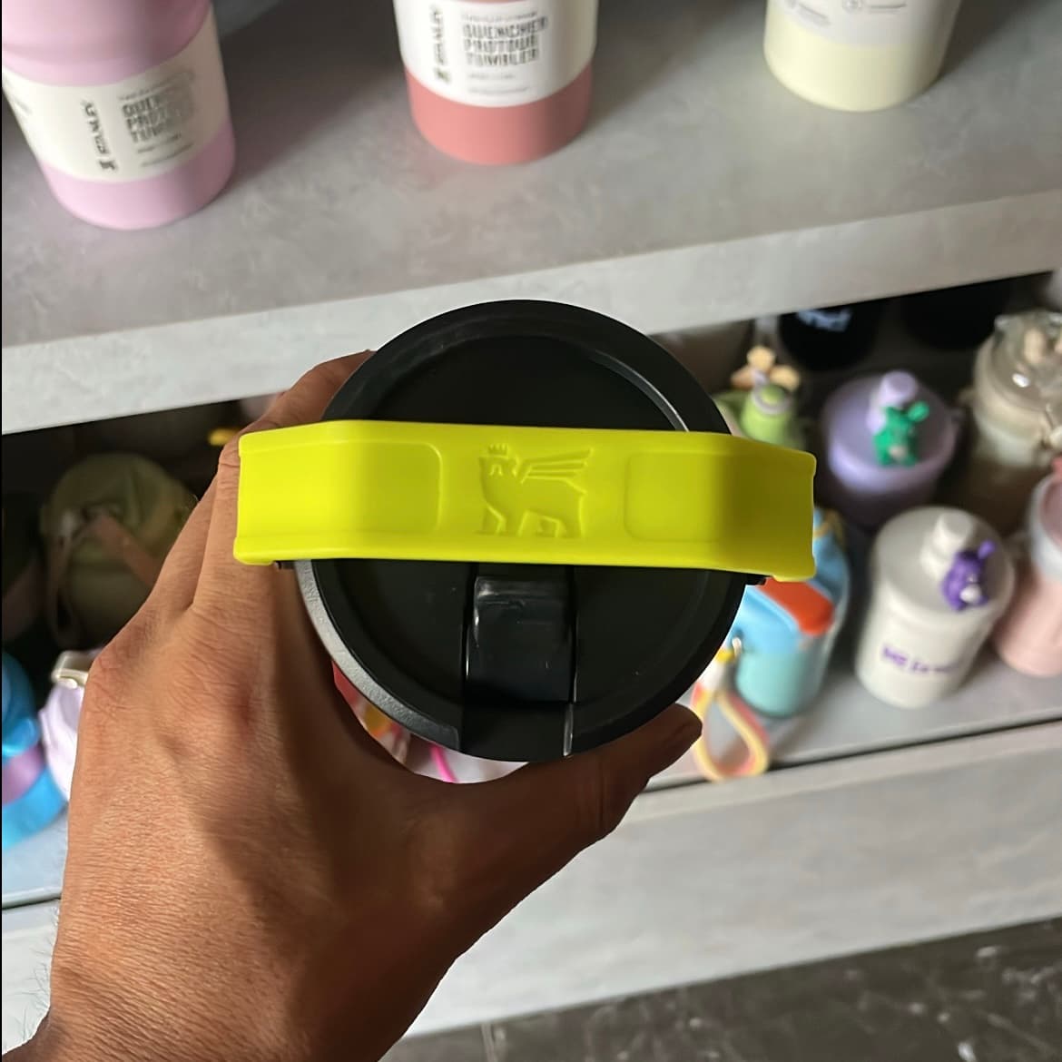 تراول ماگ استنلی IceFlow رنگ بنفش Dust Hypergrip حجم ۸۸۷ میل اورجینال (کالکشن جدید) — تصویر ۷