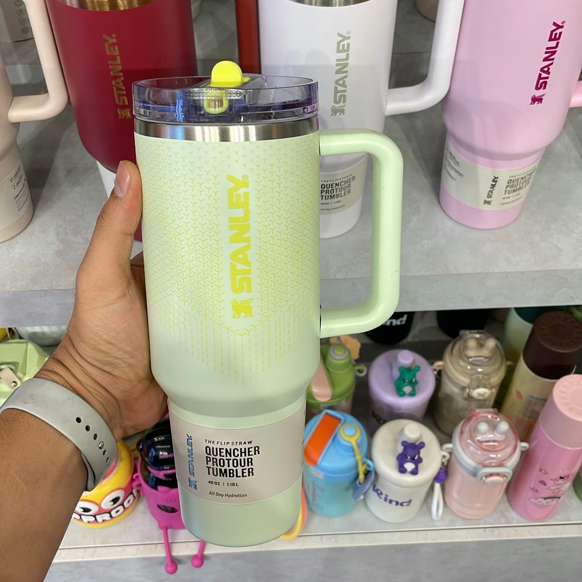 تراول ماگ استنلی رنگ Honeydew Hypergrip ضد نشت اورجینال — تصویر ۴