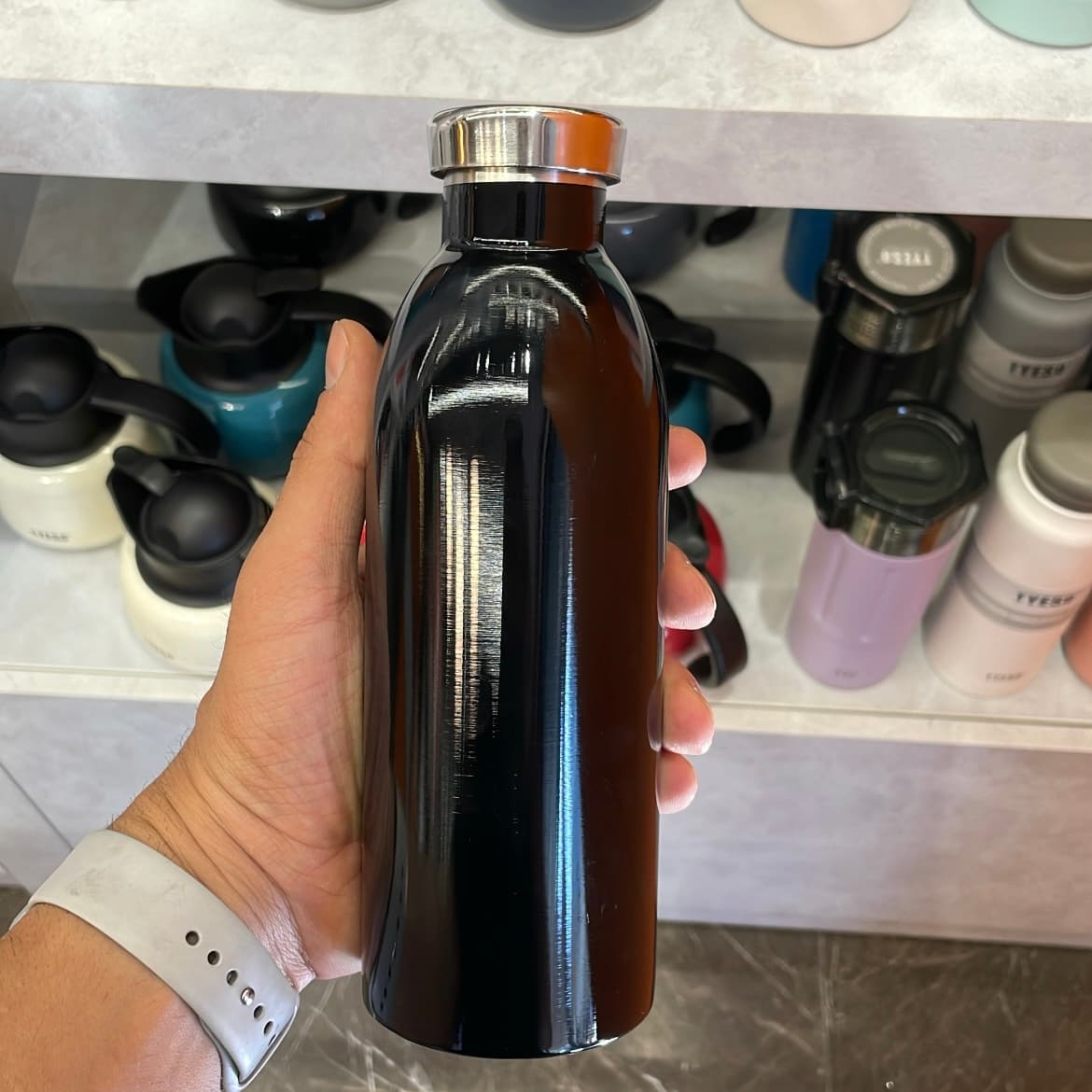 بطری اسمگ مشکی مدل 24Bottles ظرفیت ۵۰۰ میلی‌لیتر — تصویر ۲