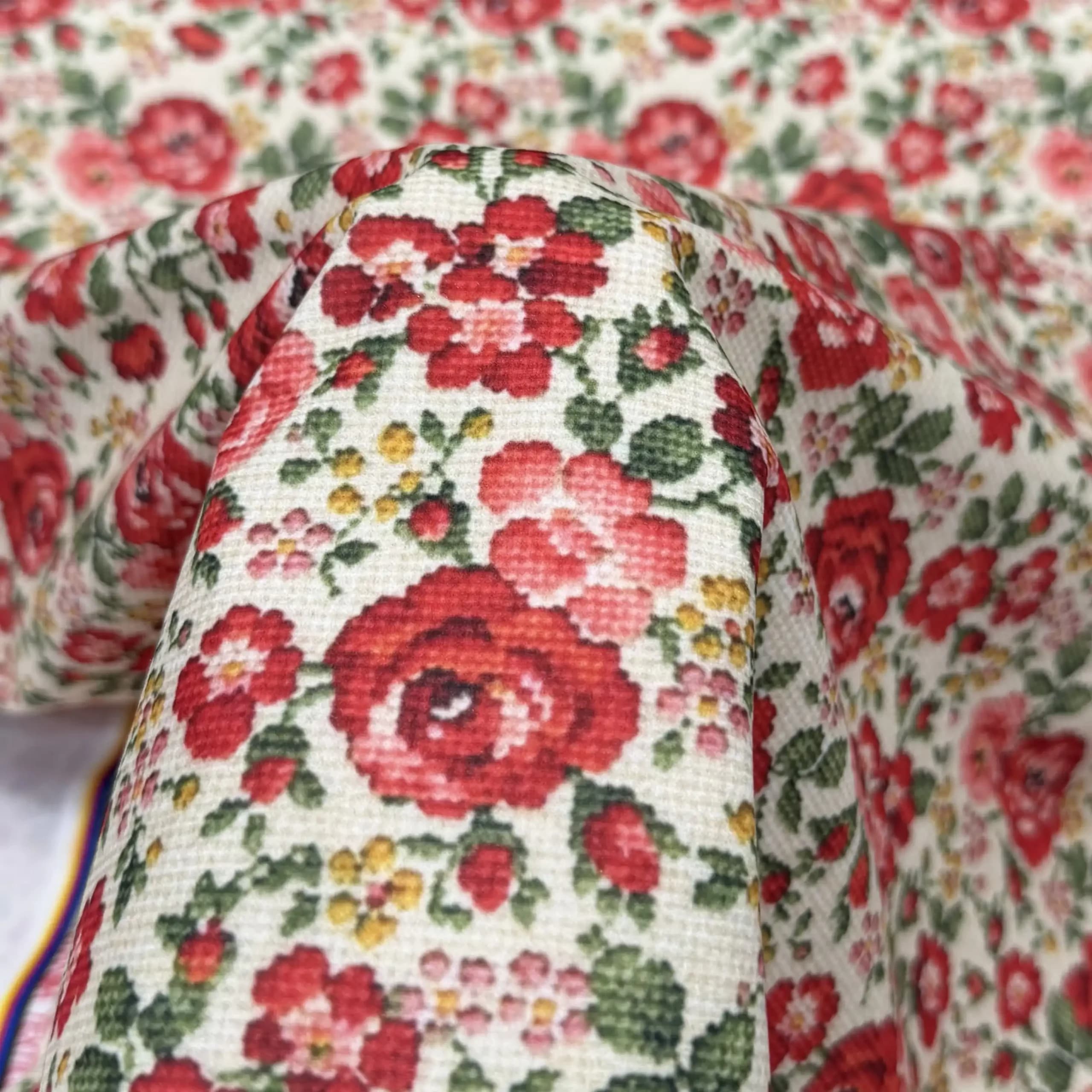 پارچه مخمل کوبیده طرح کوبلن طرحدار (طرح 4) — تصویر ۳