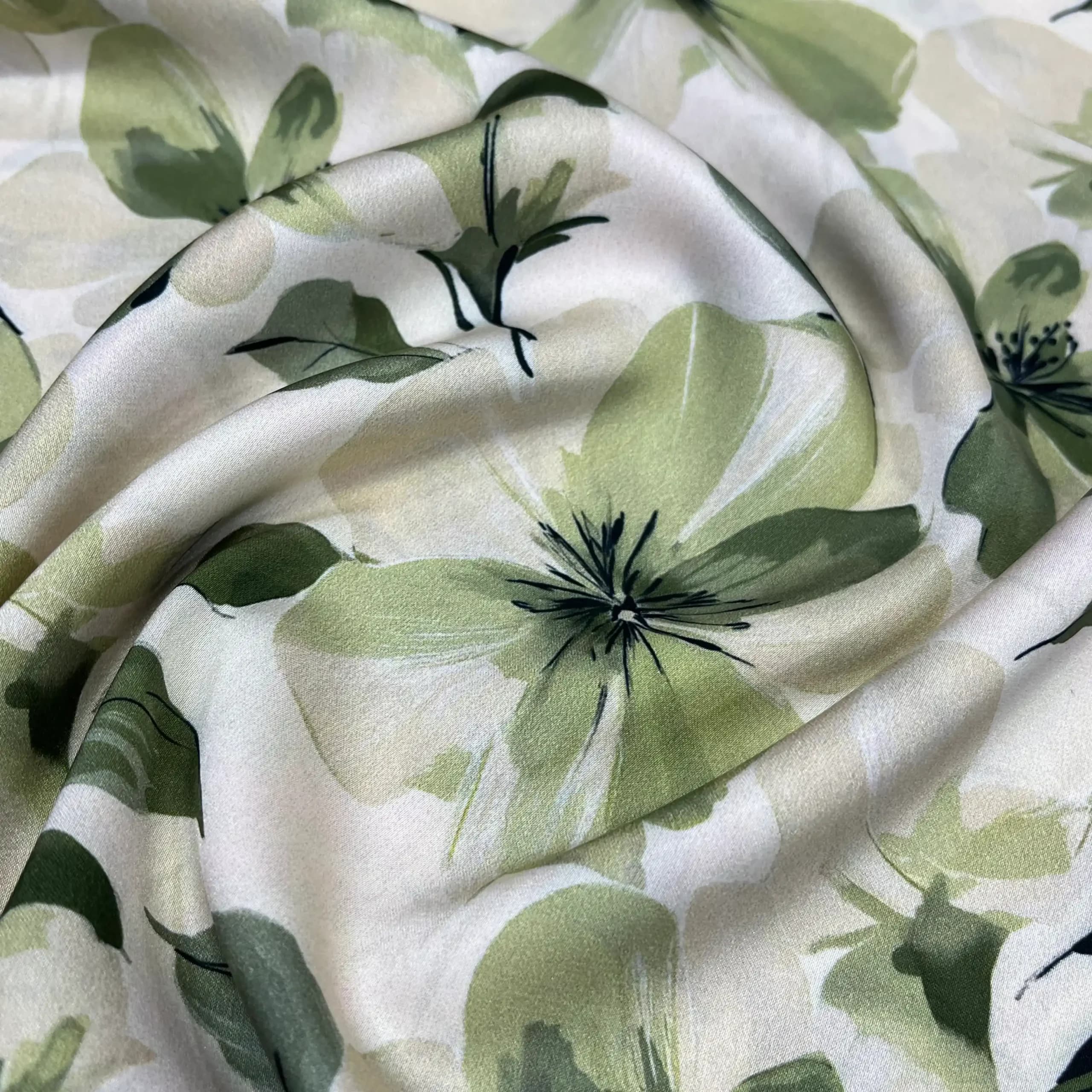 پارچه ساتن سیلک ابریشم کره‌ای طرح گل سبز با عرض 150