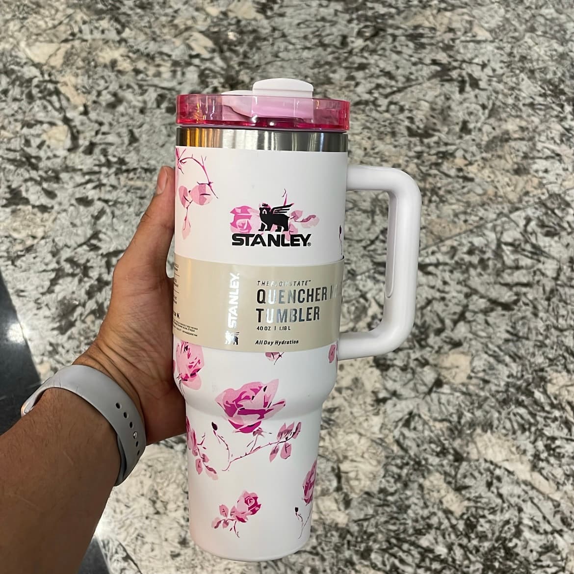 ماگ دسته‌دار استنلی گلدار ۱.۱۸ لیتر | مدل Quencher Tumbler H2.0 — تصویر ۲